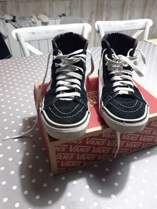 bota vans color negro