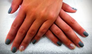 Se ofrece servicios  de uñas 
