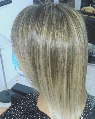 Se ofrece servicios  de uñas 