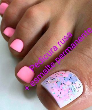 Se ofrece servicios  de uñas 