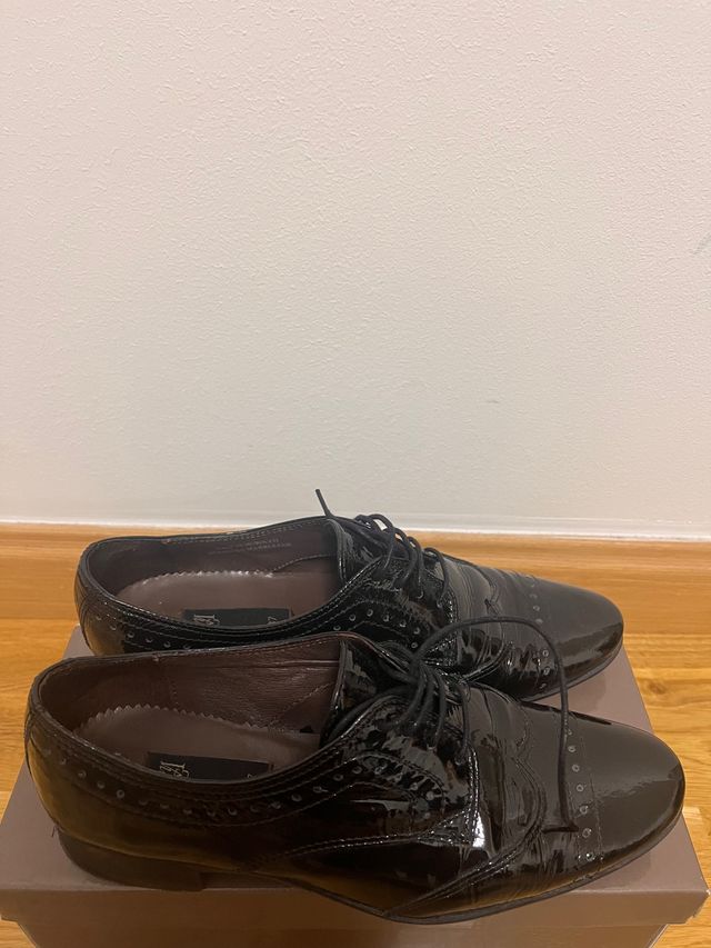 Zapatos de piel acharolados 37