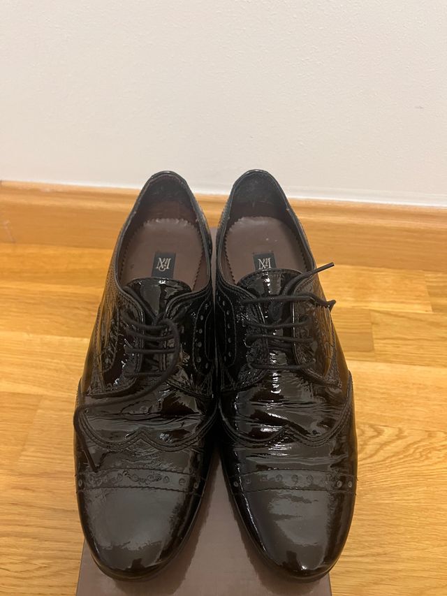 Zapatos de piel acharolados 37