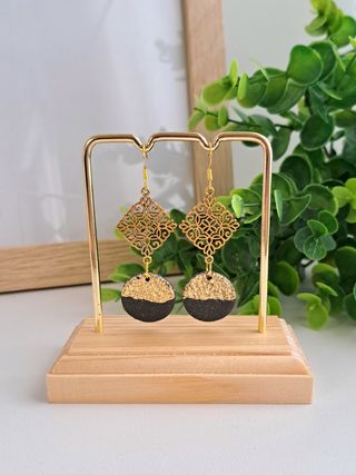 PENDIENTES NEGRO Y DORADO