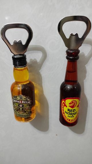 2 apri bottiglie a magnete da collezione