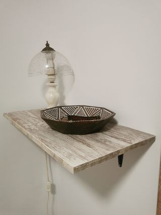 Espejo y dos estanterías