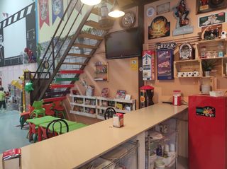 Salón de celebraciones con parque de bolas