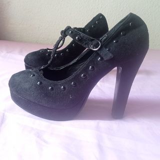 ✨Tacones negros con plataforma. Talla 35-36✨