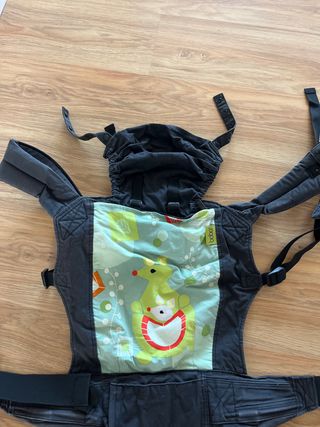 Preciosa mochila porta bebés boba