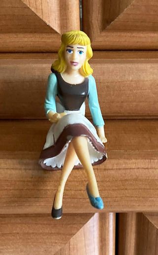 MUÑECA DE GOMA CENICIENTA