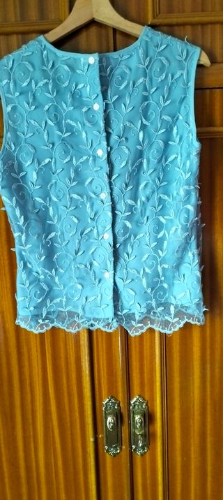 BLUSA PRECIOSA BORDADA en el TUL y con forro