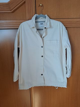 Sobrecamisa oversize zara mujer.
