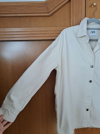 Sobrecamisa oversize zara mujer.