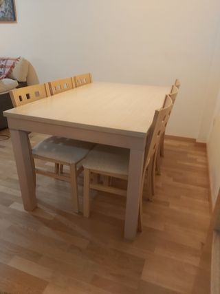 Mesa y sillas de comedor