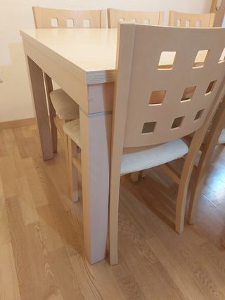 Mesa y sillas de comedor