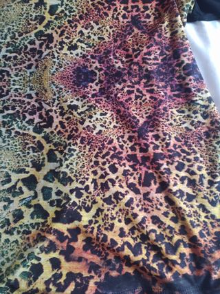 camiseta de manga larga. Da mucha talla.