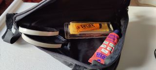 Bolsa triángulo para bici con accesorios