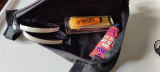 Bolsa triángulo para bici con accesorios