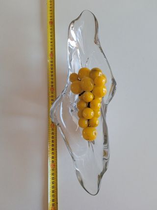 Centro de mesa cristal y racimo uvas alabastro