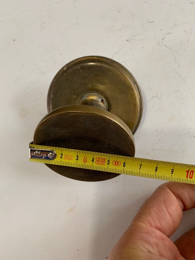 Pomo puerta antigua latón