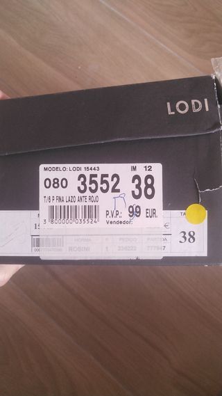 Zapatos de ante marca Lodi