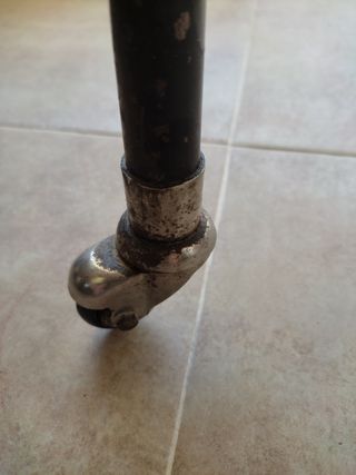 Mesa auxiliar de televisión antigua años 60-70