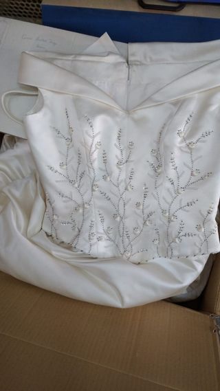 Traje de novia de raso