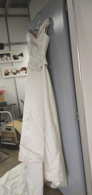 Traje de novia de raso