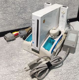 WII CONSOLA COMPLETA CON 4 MANDOS Y FUNCIONANDO