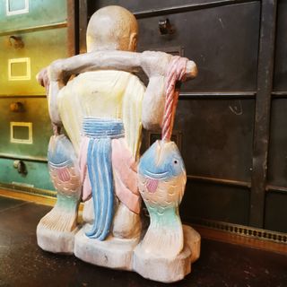 escultura madera. figura.