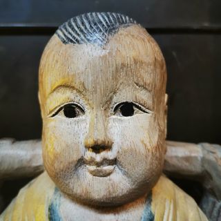 escultura madera. figura.