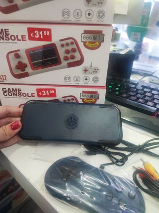 mini consola retro con múltiple juegos de arcade