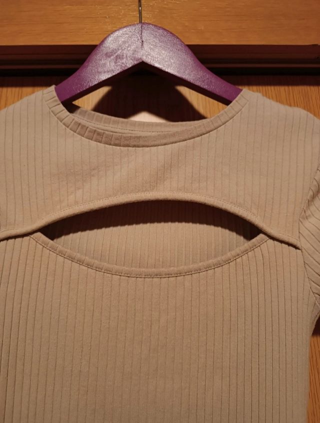 Camiseta marrón escotada