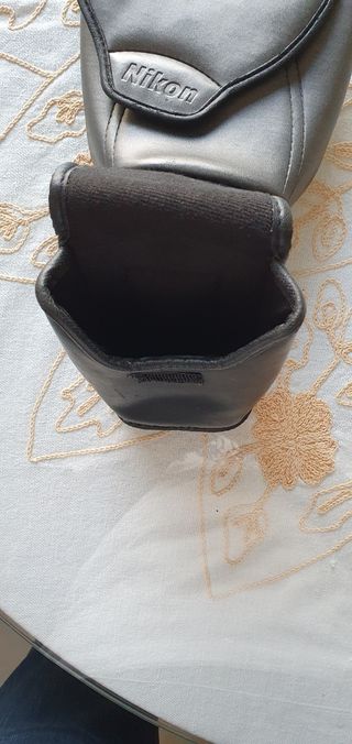 Funda para prismáticos marca Nikon