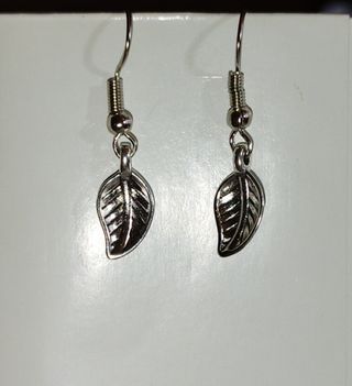 Pendientes. Flores y hojas.