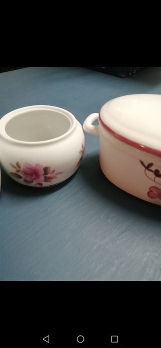 Juego de Porcelana de 4 piezas.Decoración elegante