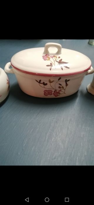 Juego de Porcelana de 4 piezas.Decoración elegante