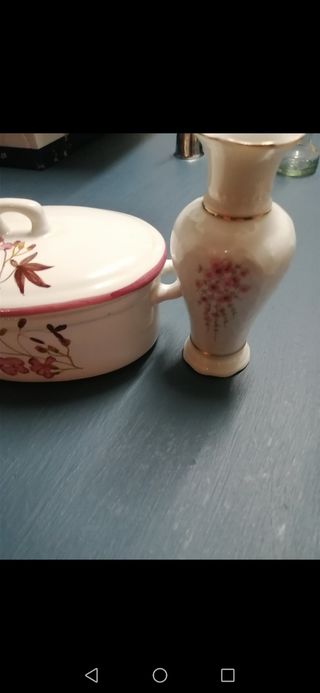 Juego de Porcelana de 4 piezas.Decoración elegante