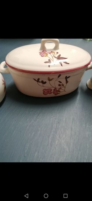 Juego de Porcelana de 4 piezas.Decoración elegante