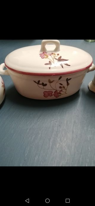 Juego de Porcelana de 4 piezas.Decoración elegante