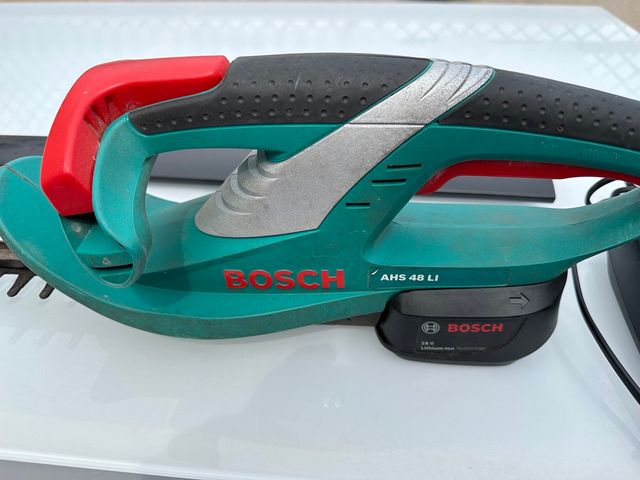 CORTASETOS A BATERÍA BOSCH AHS 48 LI