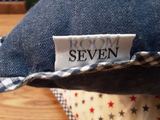 Pareja cojines Room Seven colección chico.