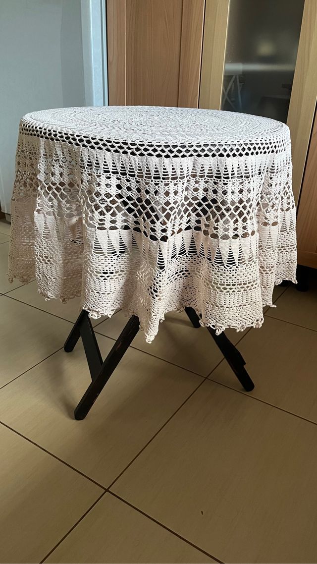 Copri tavolo all'uncinetto
