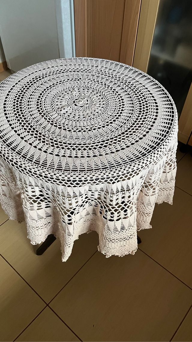 Copri tavolo all'uncinetto