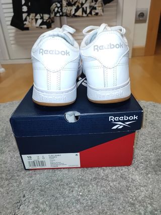 deportiva Reebok nueva.