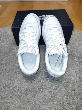 deportiva Reebok nueva.
