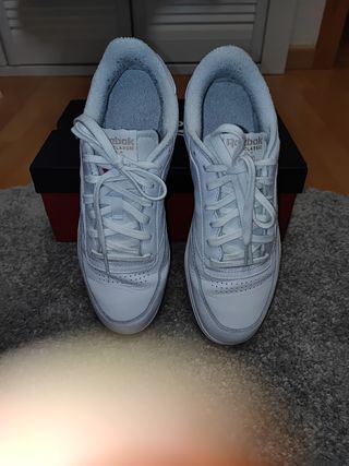 deportiva Reebok nueva.