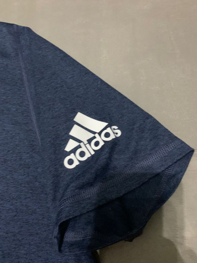 Camiseta Adidas azul marino