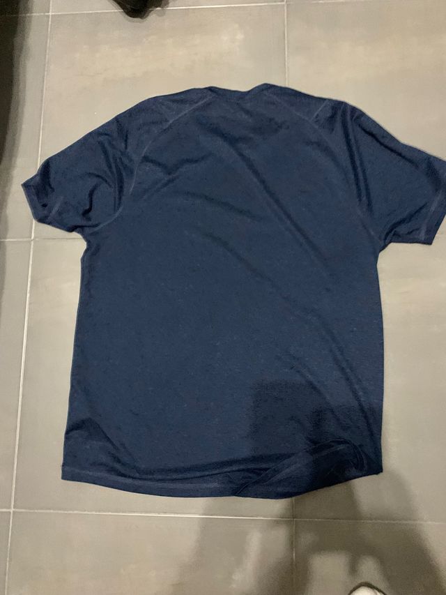Camiseta Adidas azul marino