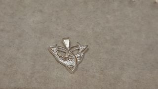 Colgante de la triqueta en plata de ley