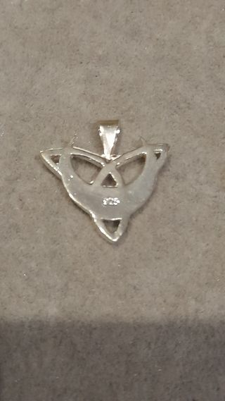 Colgante de la triqueta en plata de ley